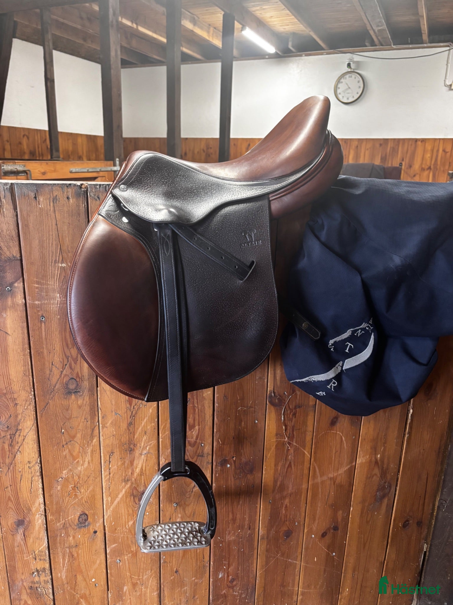 Sadlar hästutrustning Altair by Antarès hoppsadel 17"tum - Annons 9