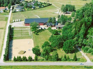 stallplats Boxplats m ridhus, två ridbanor och service Bålsta - Annons 4