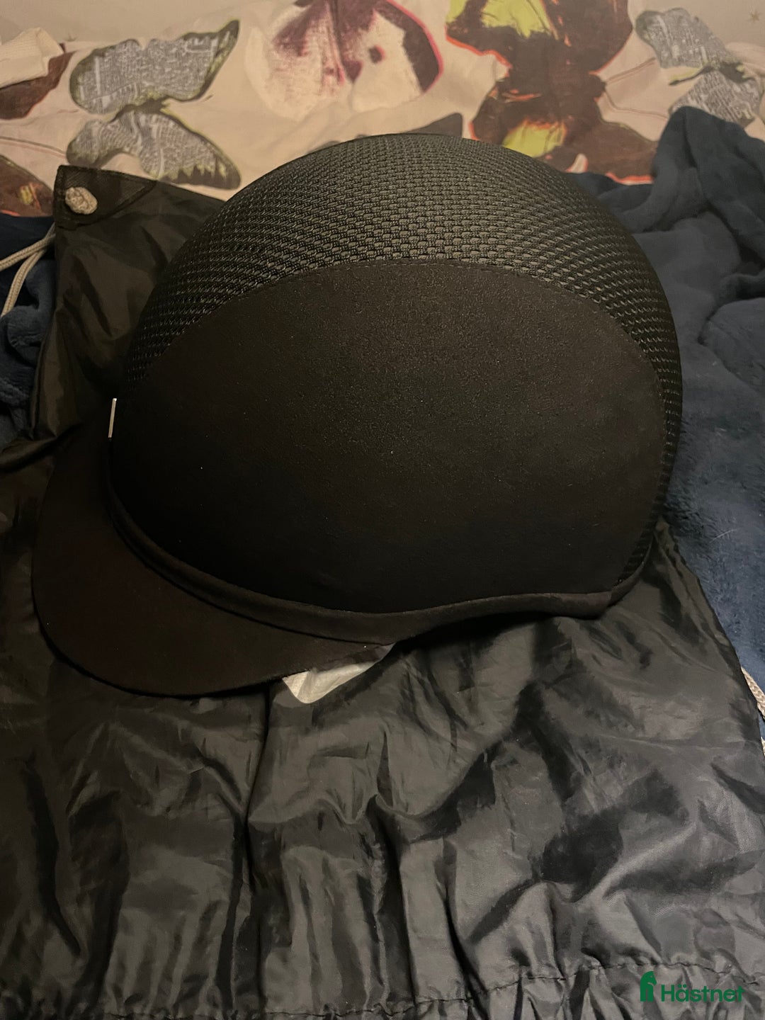 Hjälmar ryttarutrustning till salu: Charles Owen sp8 i Stigtomta - Annons 3