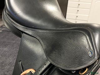 Sadlar hästutrustning till salu: Dressyrsadel i Färjestaden - Annons 2