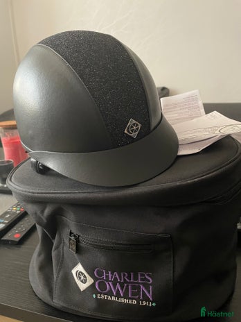 Hjälmar ryttarutrustning till salu: Oanvänd Charles Owen i Ängelholm - Annons 1