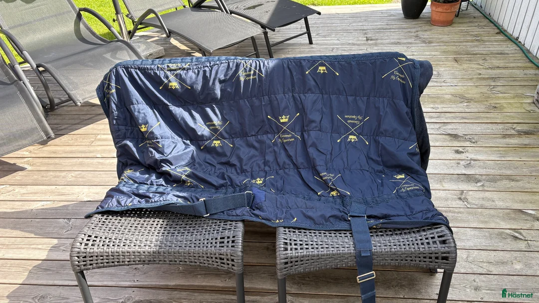Täcken hästutrustning till salu: Stalltäcke  - Annons 1