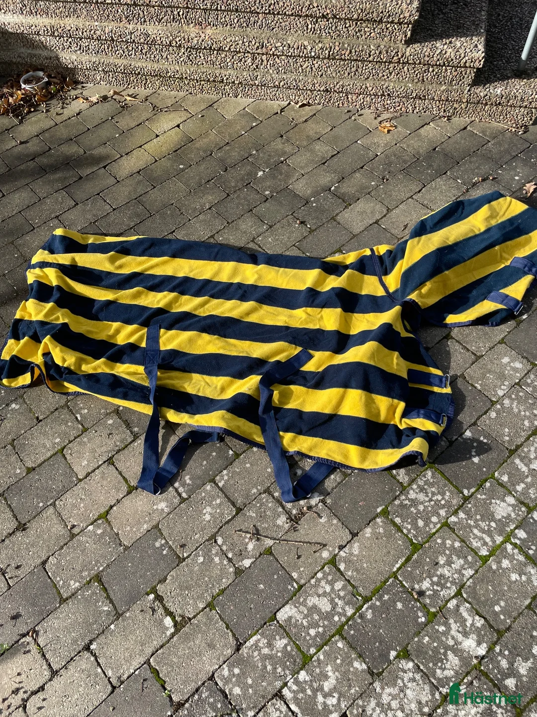 Täcken hästutrustning till salu: Fleecetäcke med hals - Annons 1