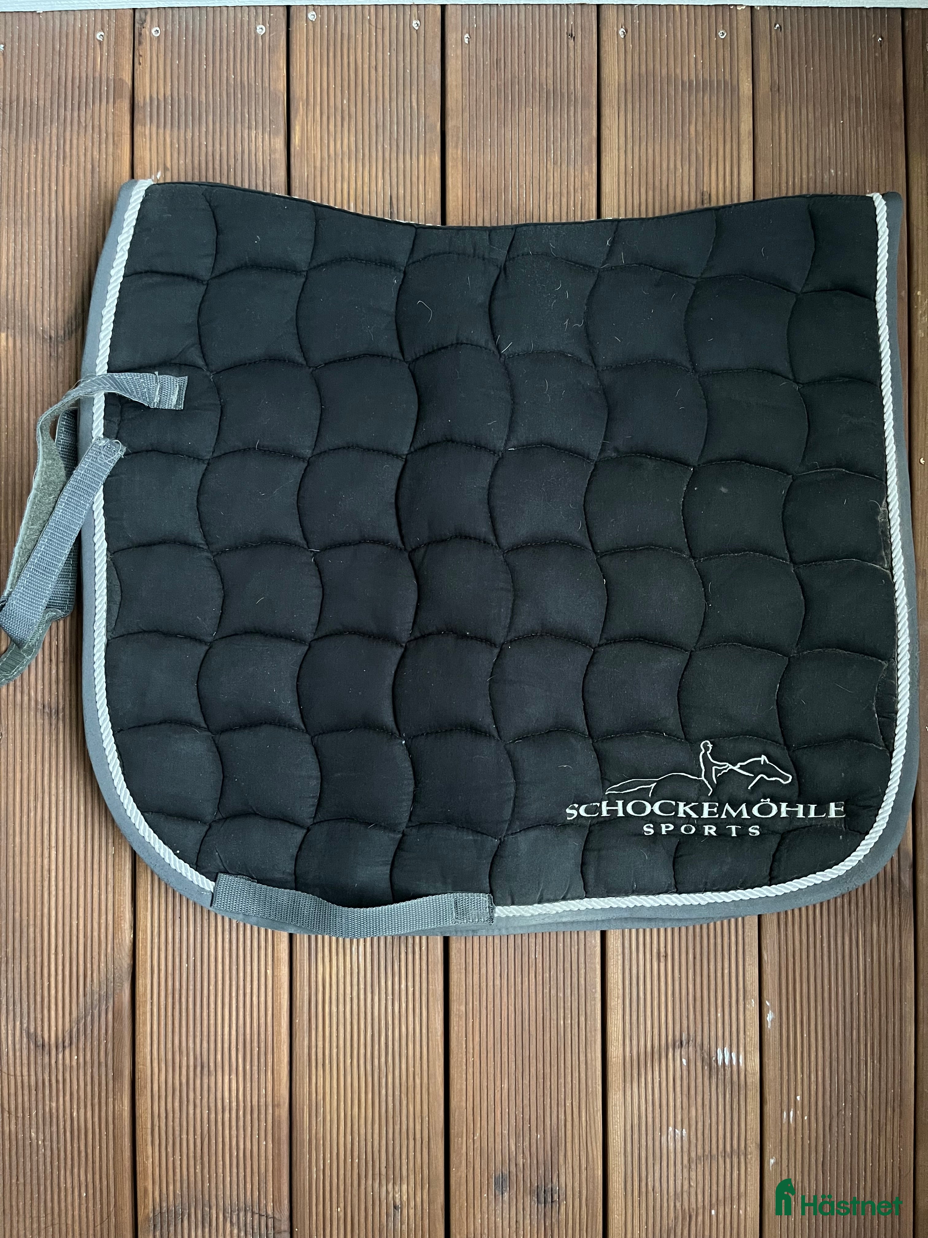 Schabrak & Vojlockar hästutrustning till salu: Svart schockemöhle schabrak  i Valbo - Annons 24