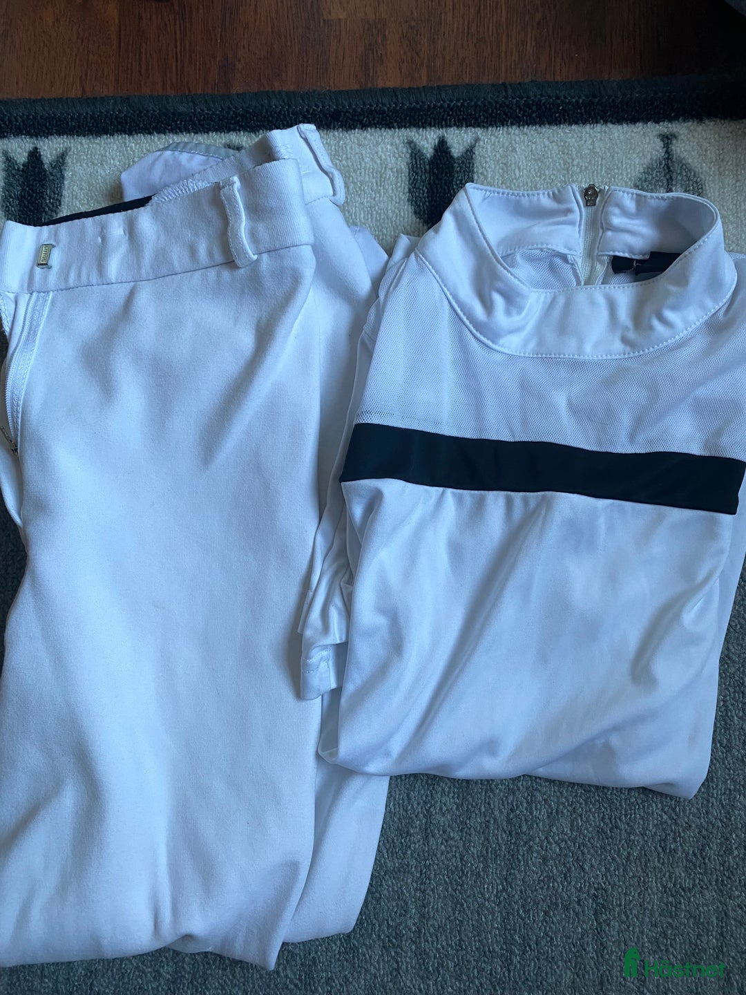 Ridbyxor ryttarutrustning till salu: Vita ridbyxor och ridtröja i Kävlinge - Annons 1