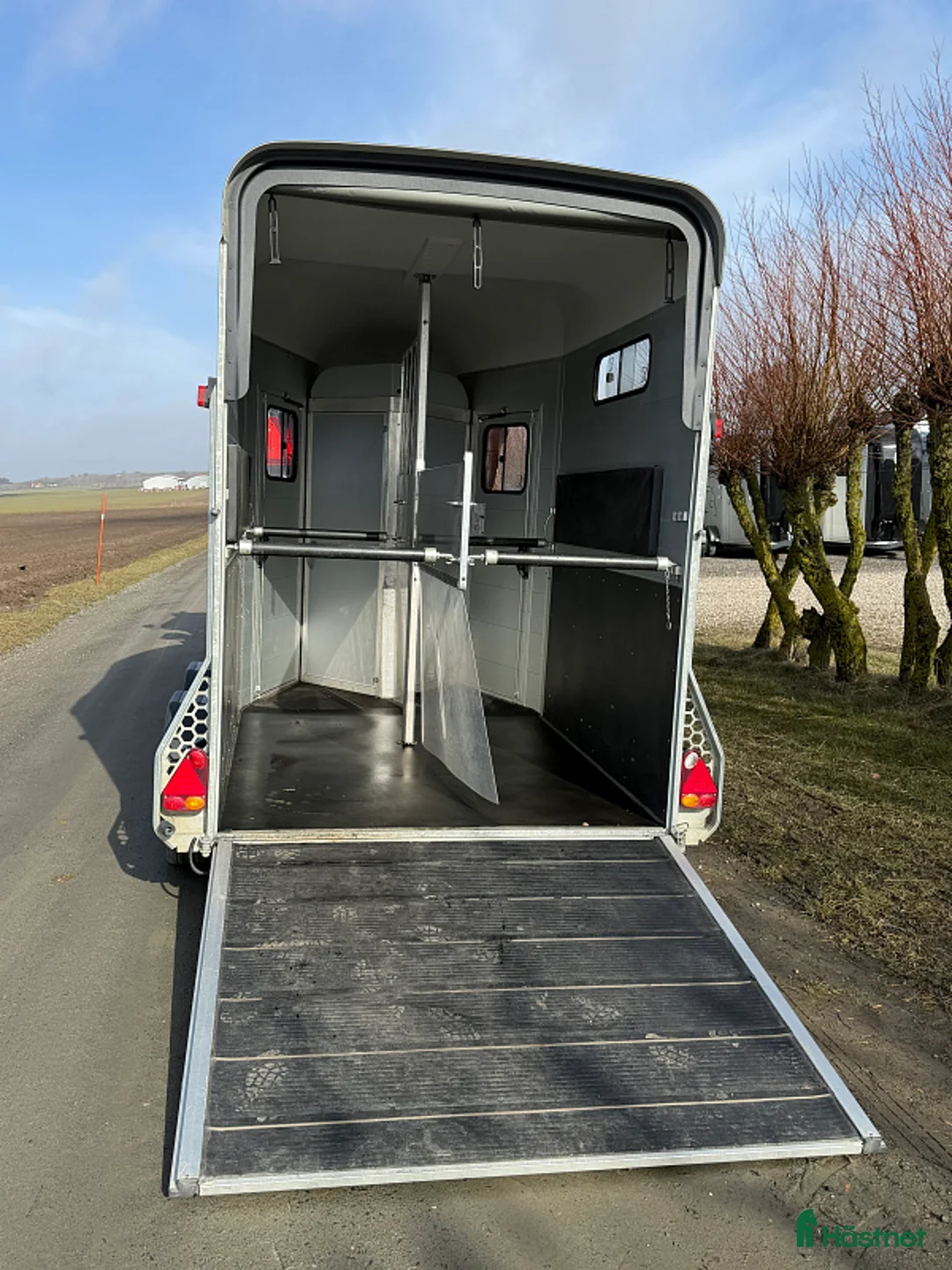 Hästtransporter  fordon & transport till salu: Transport med sadelkammare och dubbla skötardörrar - Annons 4