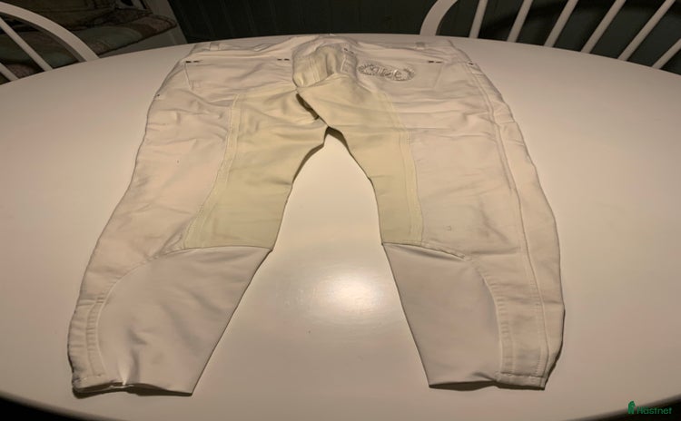 Ridbyxor ryttarutrustning till salu: Vita ridbyxor  i Åshammar - Annons 4