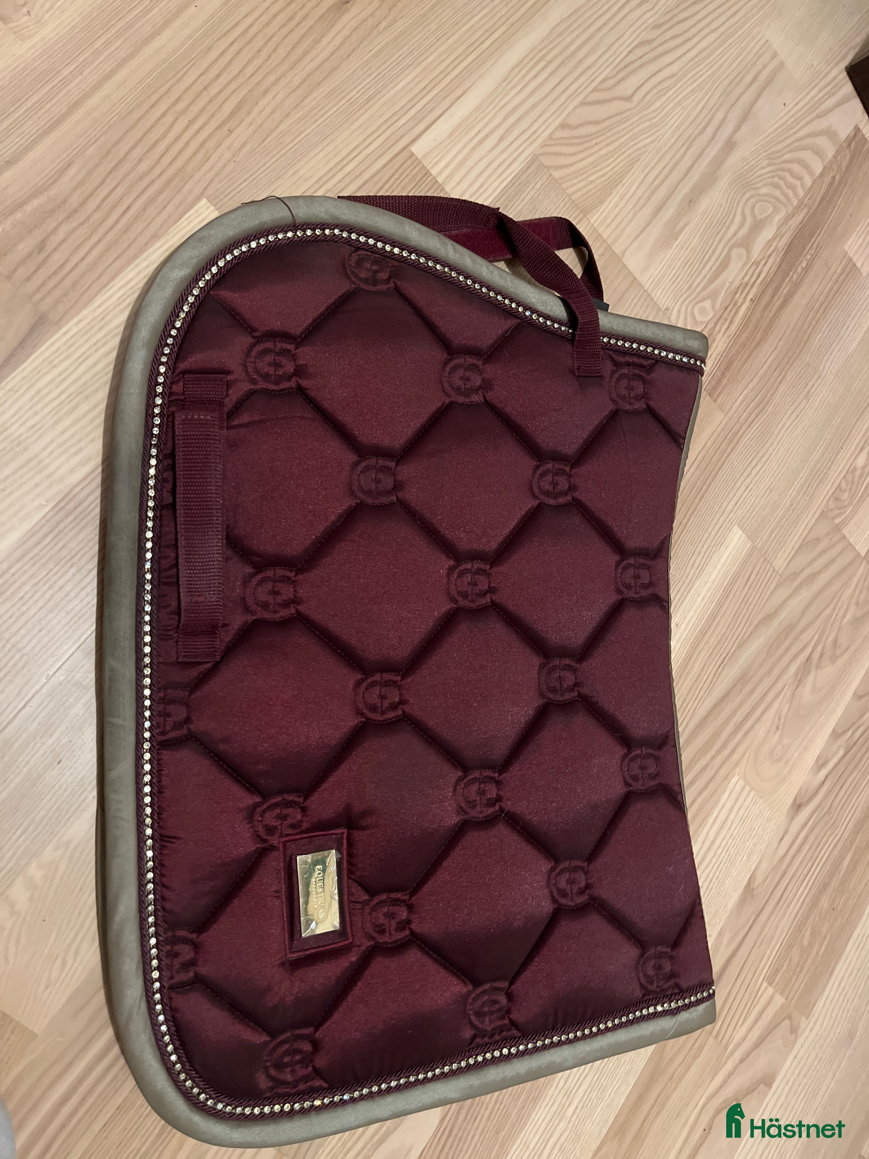 Schabrak & Vojlockar hästutrustning Equestrian Stockholm crystal merlot gold i Åkersberga - Annons 1