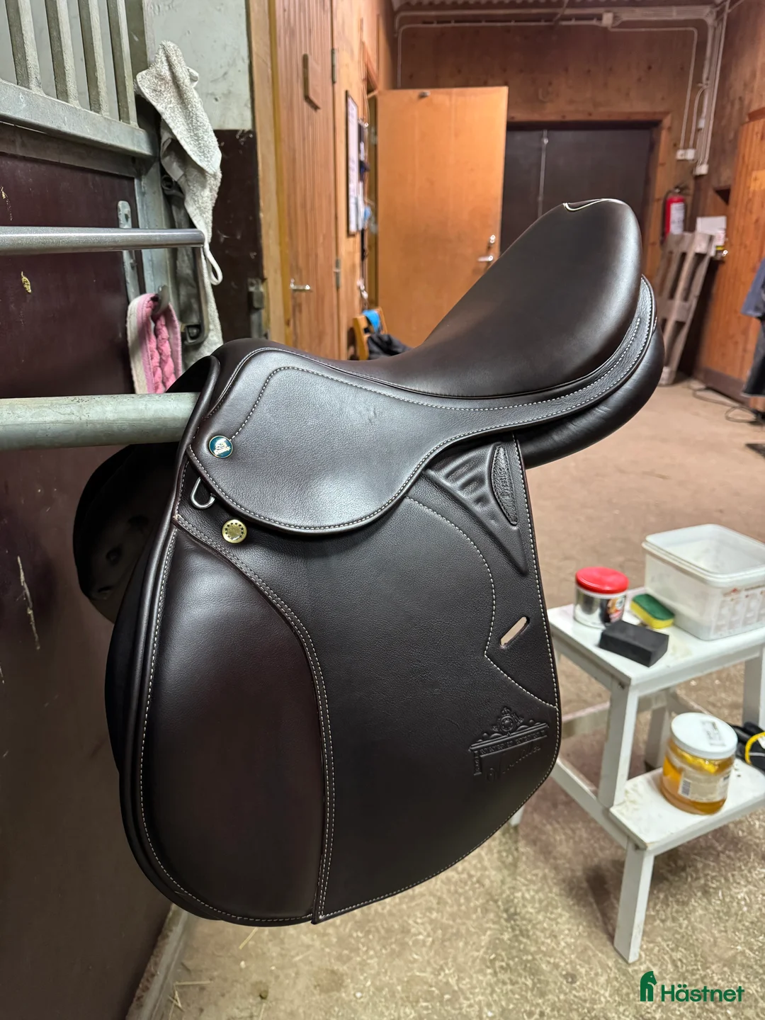Sadlar hästutrustning till salu: Prestige Versaille New 17”/33 i Kolsva - Annons 3