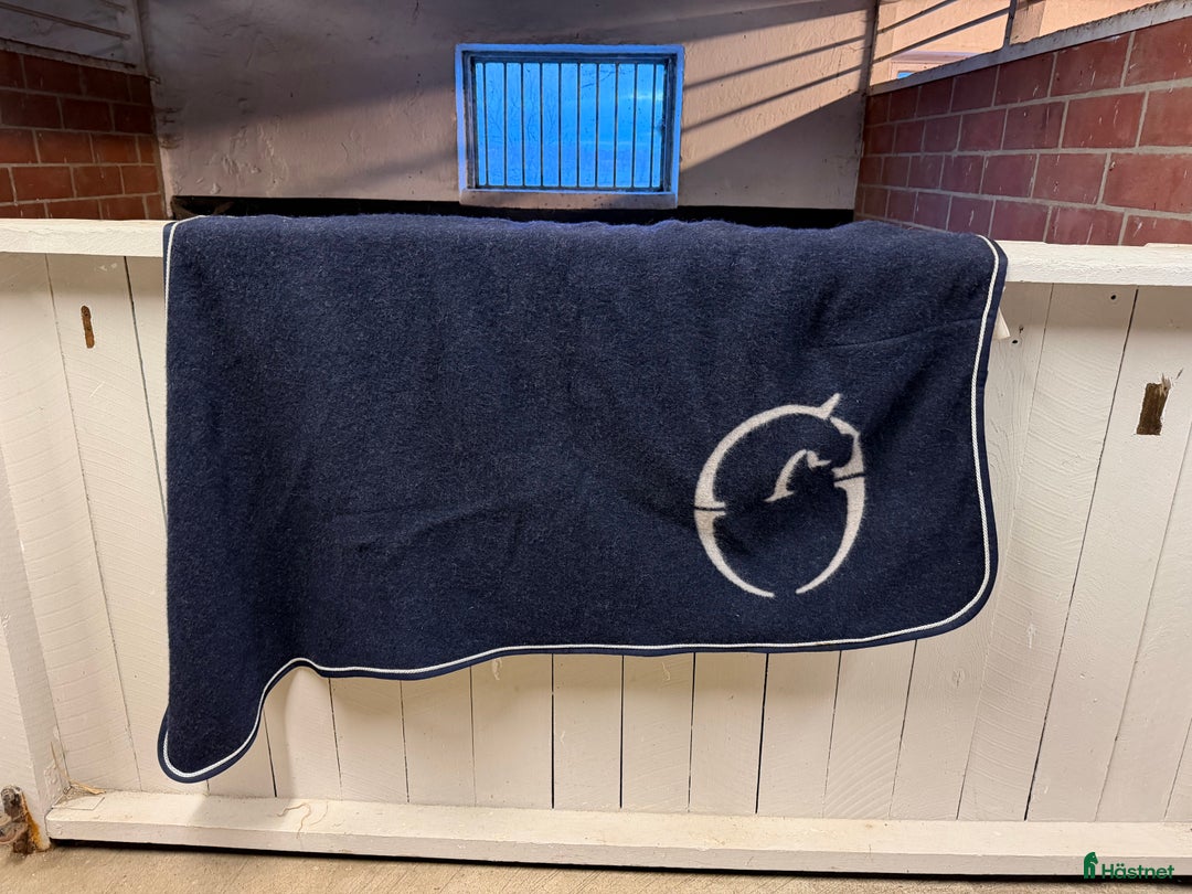 Täcken hästutrustning till salu: Vestrum ulltäcke i Vollsjö - Annons 1