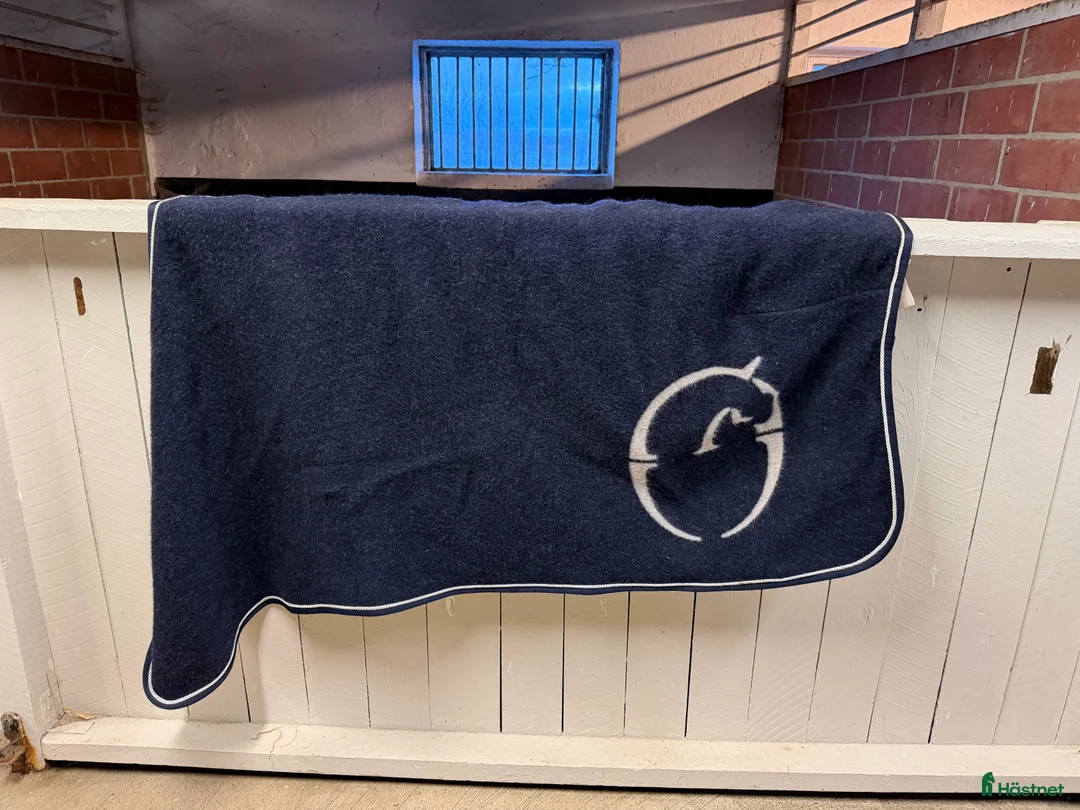 Täcken hästutrustning till salu: Vestrum ulltäcke i Vollsjö - Annons 1