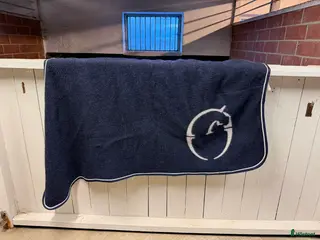 Täcken hästutrustning till salu: Vestrum ulltäcke i Vollsjö - Annons 1