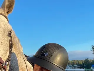 Hjälmar ryttarutrustning till salu: Charles Owen hjälm i Kramfors - Annons 9