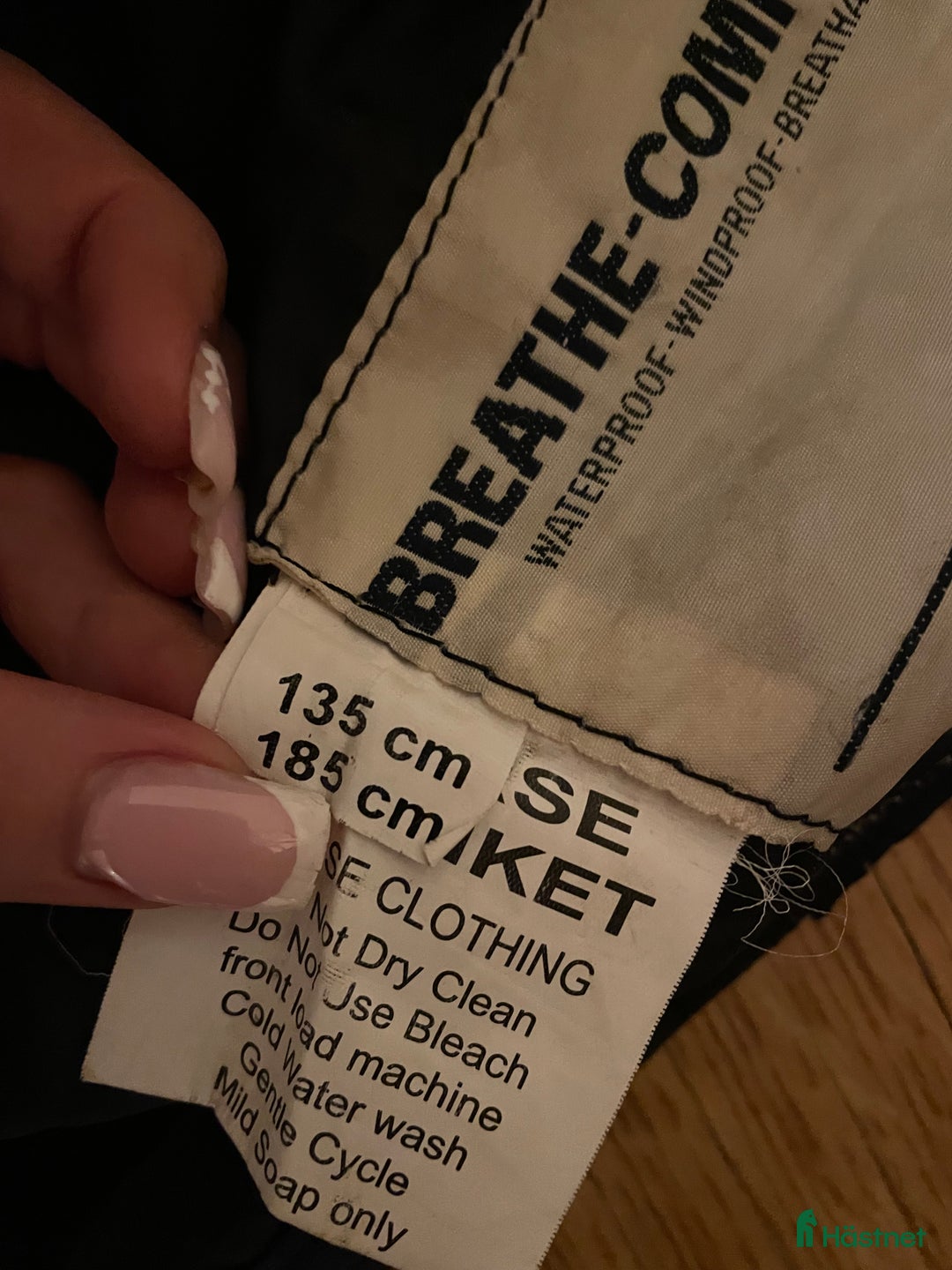 Täcken hästutrustning till salu: Täcke med hals i Malmö - Annons 3