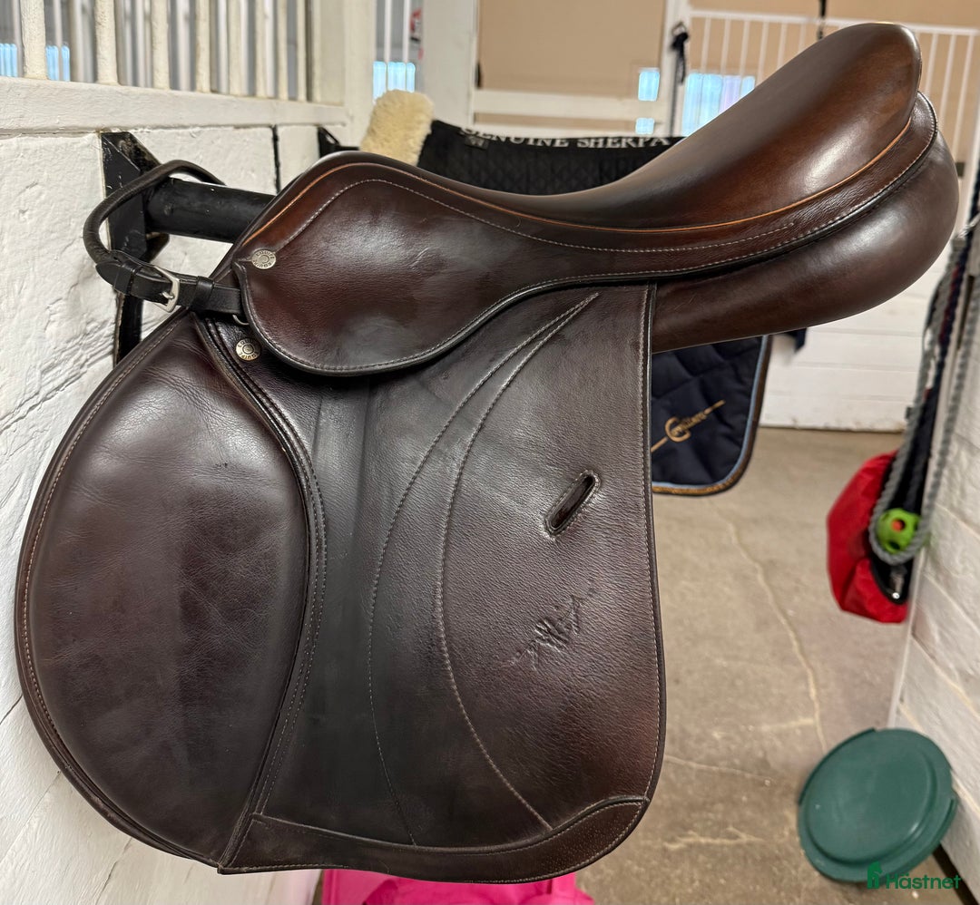 Sadlar hästutrustning till salu: Fin Equipe Expression 17” i Hudiksvall - Annons 1