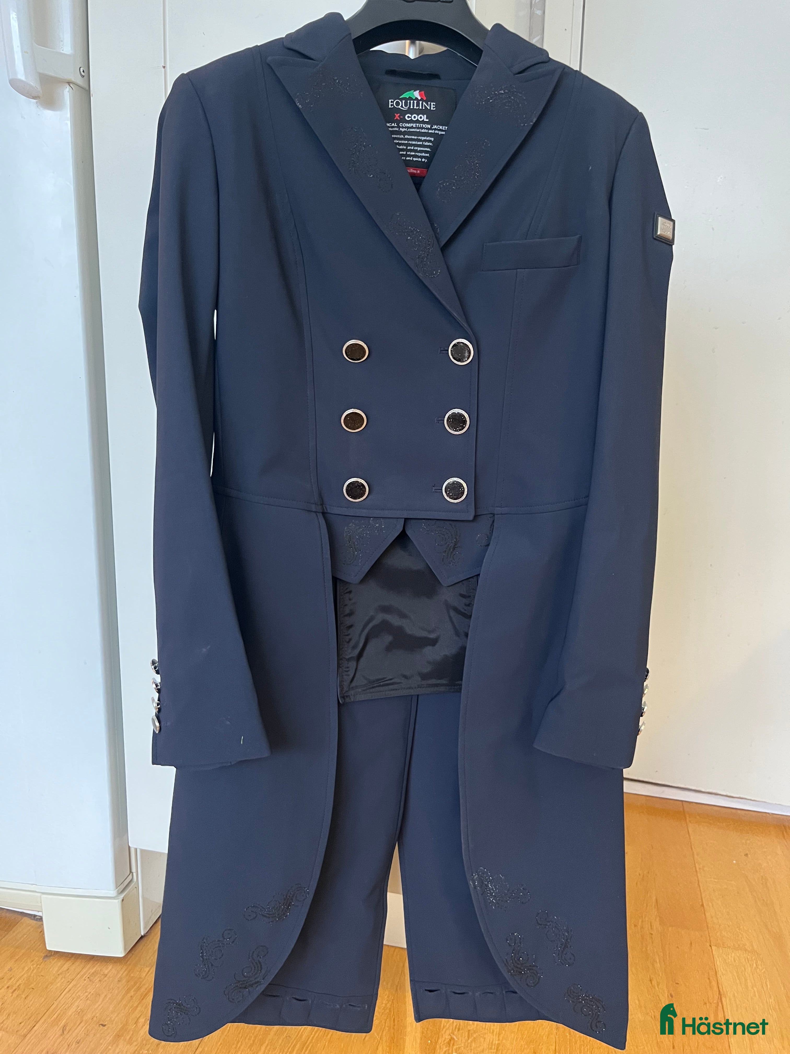 Jackor & Kavajer ryttarutrustning till salu: Superfin Equiline x-cool frack med bling  i Vallentuna - Annons 1