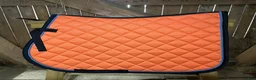 Schabrak & Vojlockar hästutrustning till salu: Orange och grönt schabrak - Annons 1