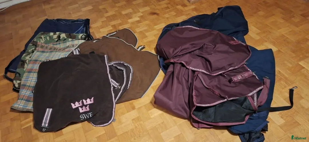 Täcken hästutrustning till salu: Täckespaket strl 115, 7 täcken för 1200 kr! i Söderåkra - Annons 1