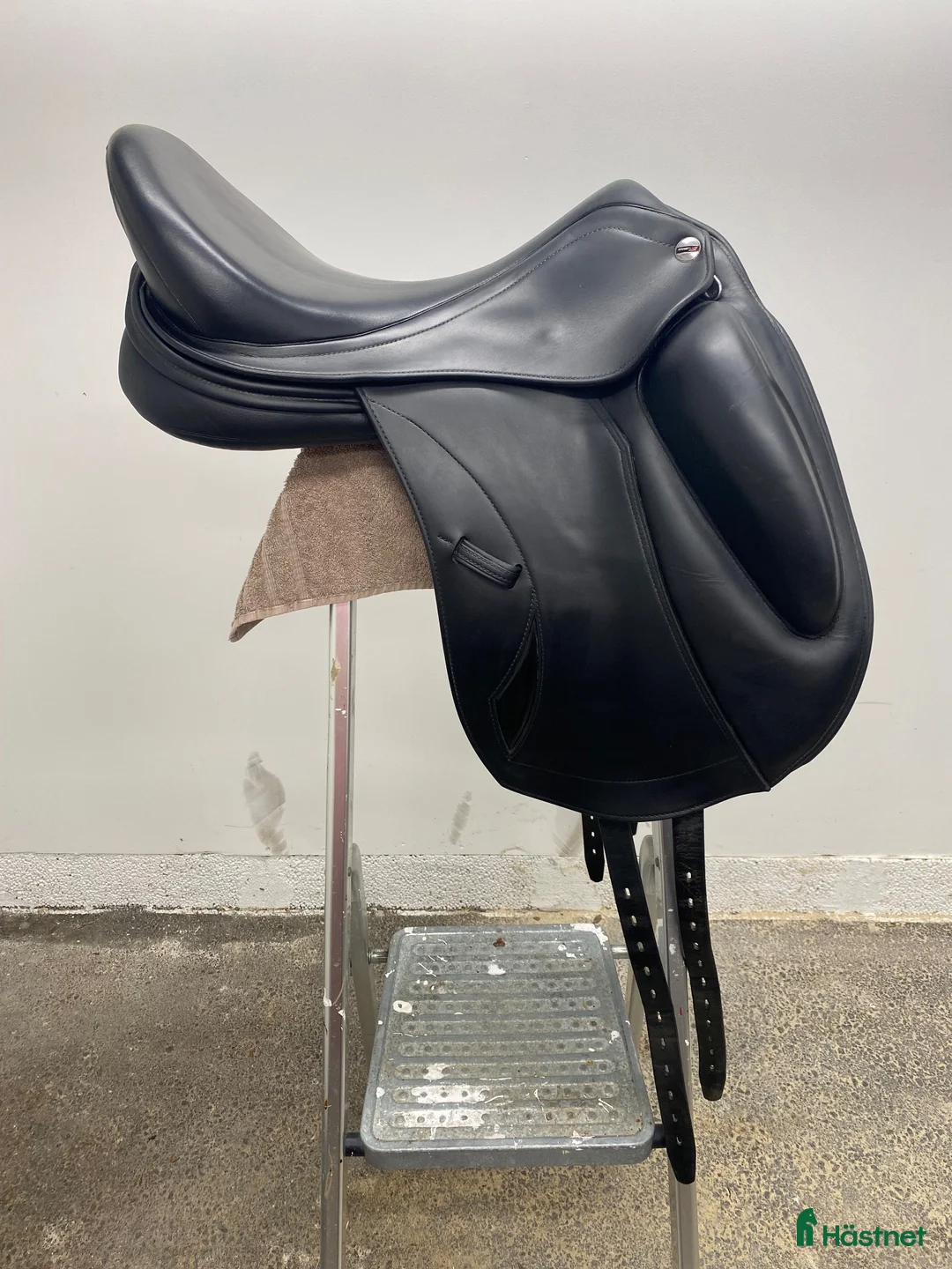 Sadlar hästutrustning till salu: Dressyrsadel Erreplus Connect Mono DD 18”/32  i Alingsås - Annons 2