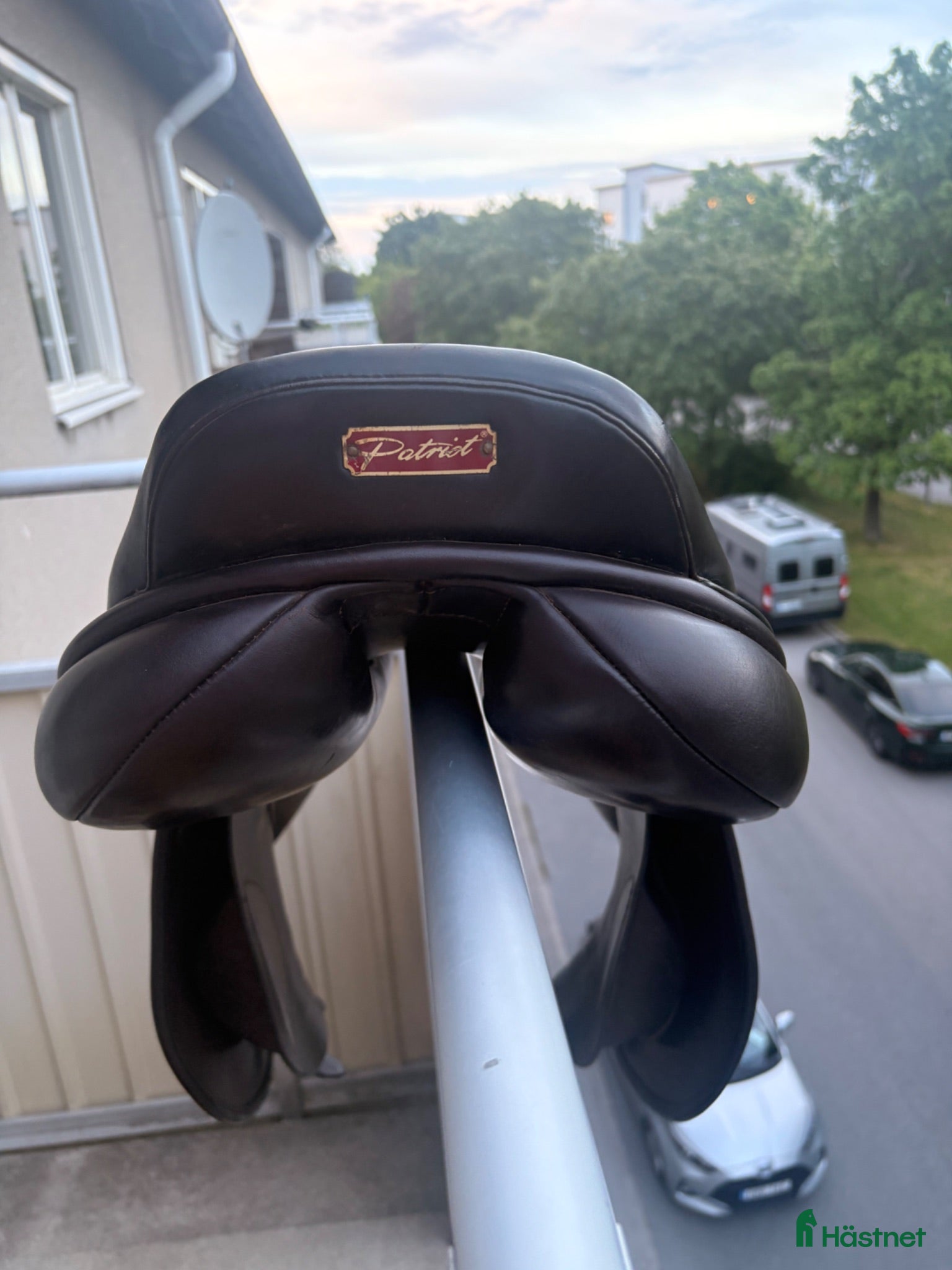 Sadlar hästutrustning Fin mörkbrun Crown Patriot hoppsadel – Bomvidd 35 - Annons 2