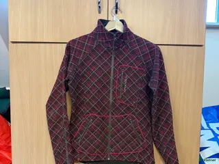 Jackor & Kavajer ryttarutrustning till salu: Ridjacka från Horseware i Vendelsö - Annons 24