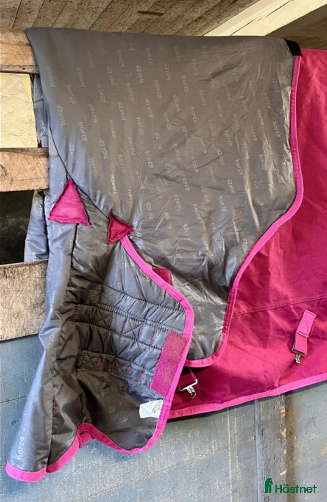 Täcken hästutrustning till salu: Varmt vintertäcke till salu i Perstorp - Annons 3