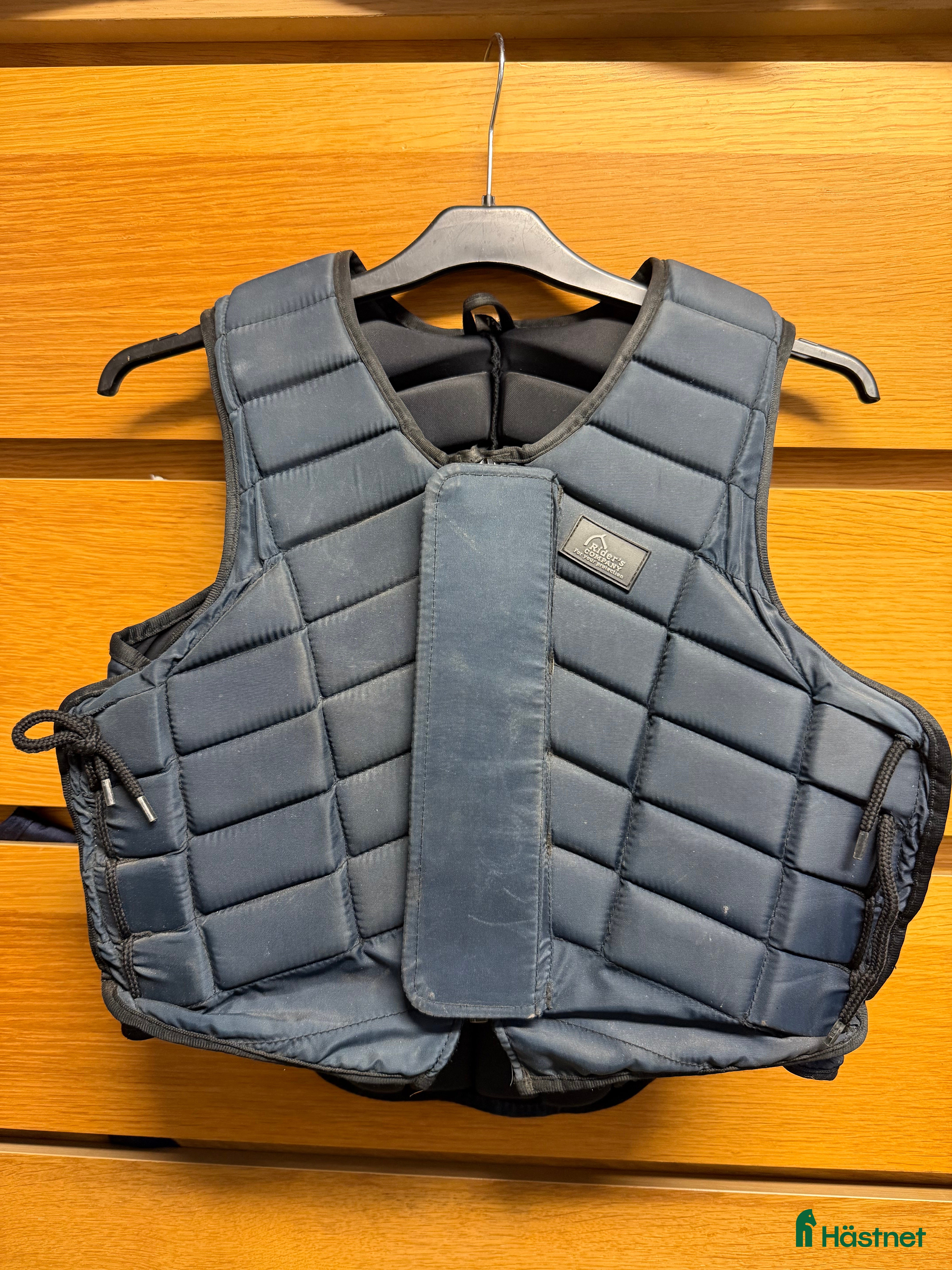 Säkerhetsvästar ryttarutrustning till salu: Säkerhetsväst strl. 12 i Skänninge - Annons 1