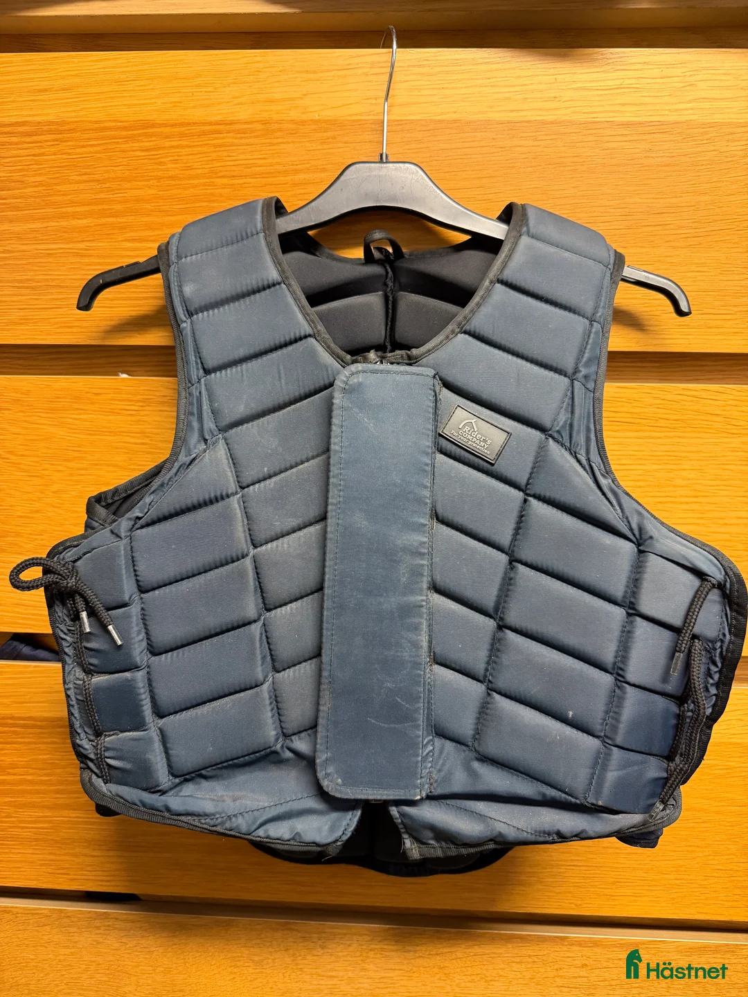 Säkerhetsvästar ryttarutrustning till salu: Säkerhetsväst strl. 12 i Skänninge - Annons 1