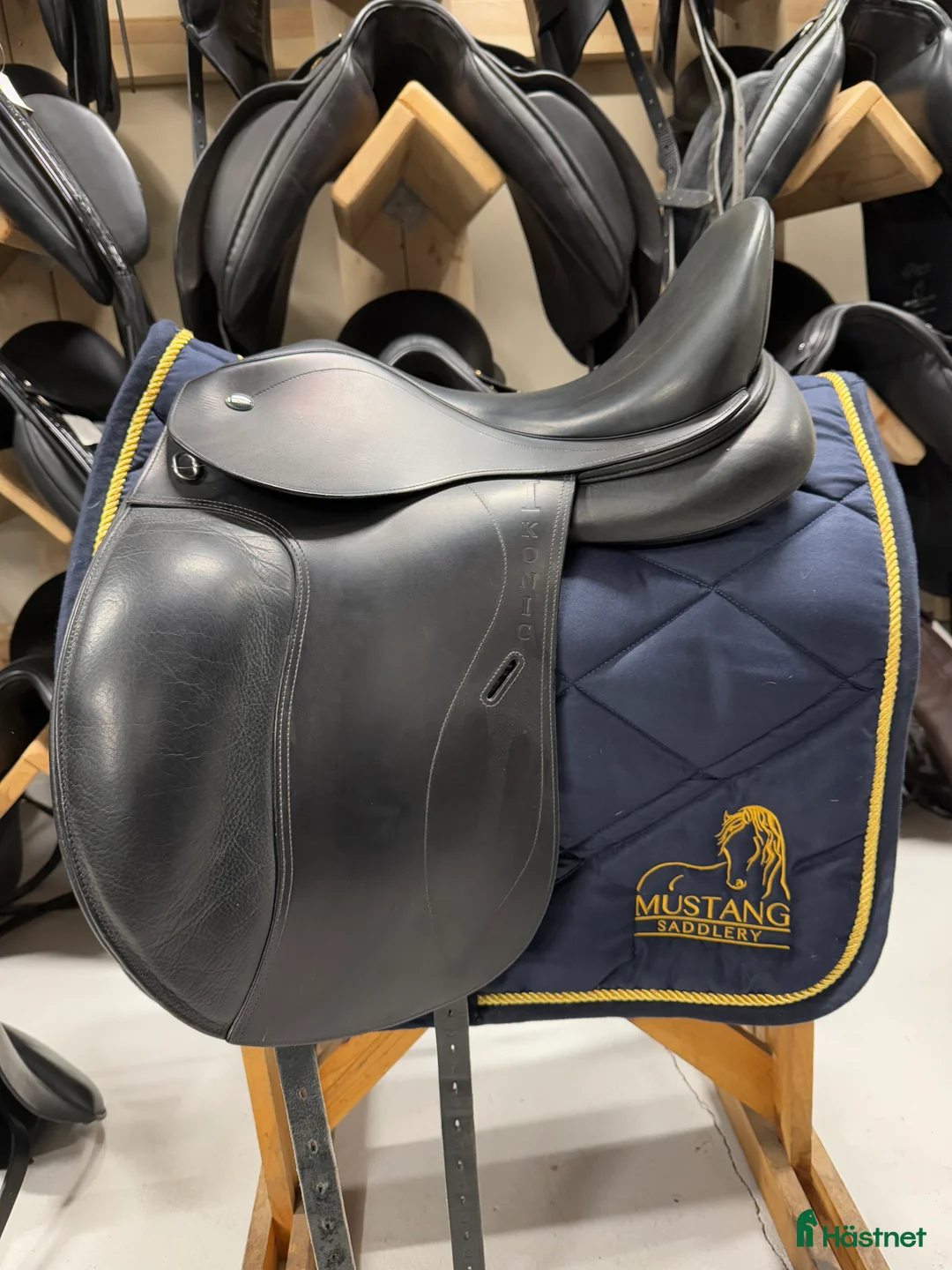 Sadlar hästutrustning till salu: REA 25% Ikonic Classic Dressyr i Knivsta - Annons 1