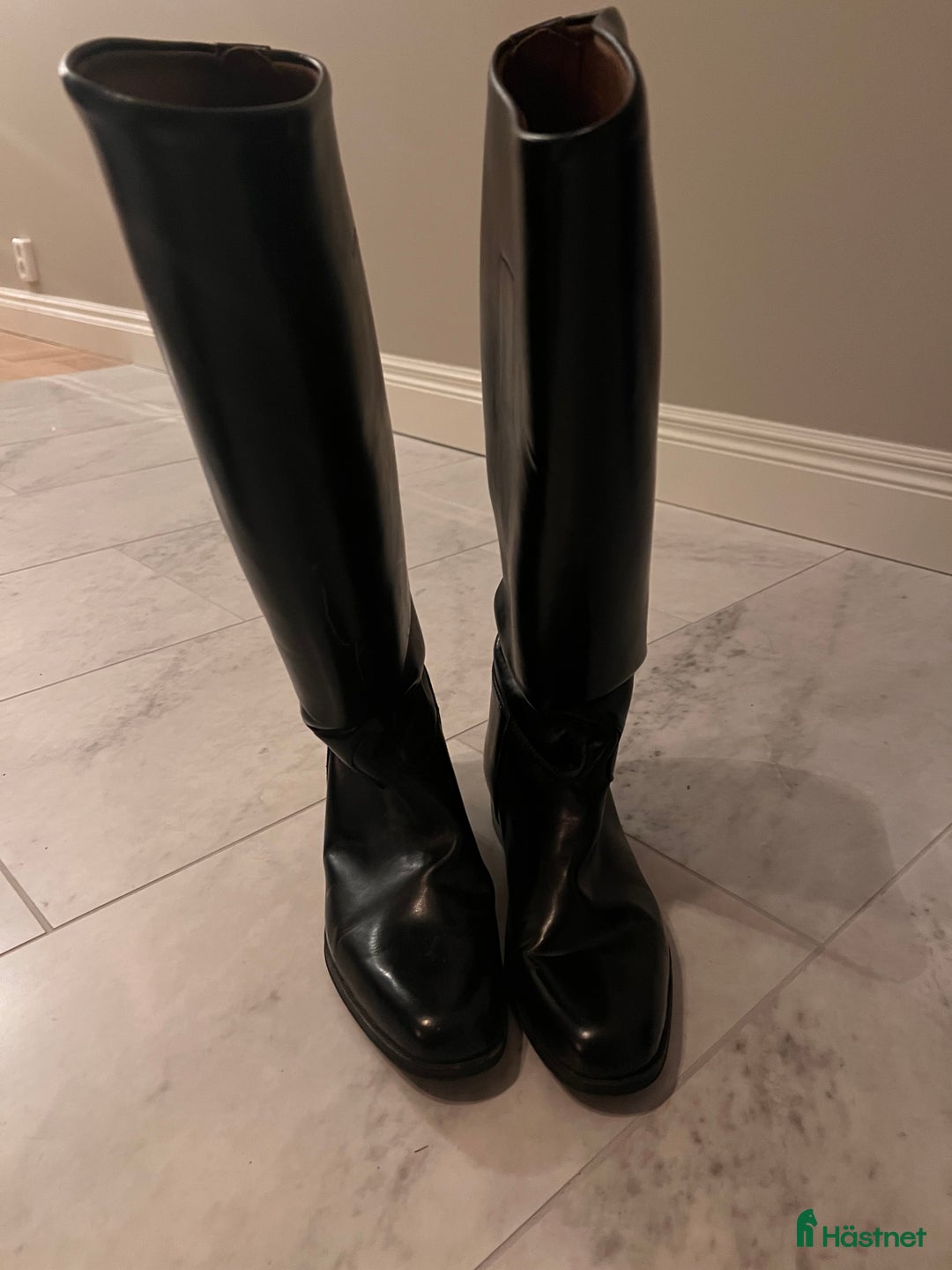 Ridstövlar ryttarutrustning till salu: Jättefina skräddarsydda läderstövlar i Nacka - Annons 1