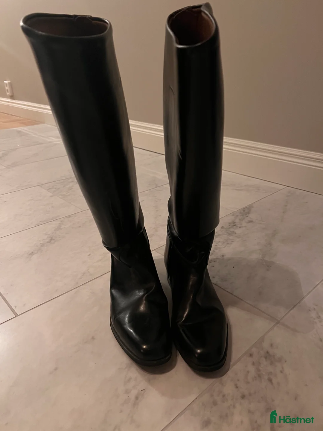 Ridstövlar ryttarutrustning till salu: Jättefina skräddarsydda läderstövlar i Nacka - Annons 1