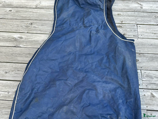 Täcken hästutrustning till salu: Stl 135 marinblått ländtäcke från Fairfield i Söderköping - Annons 10