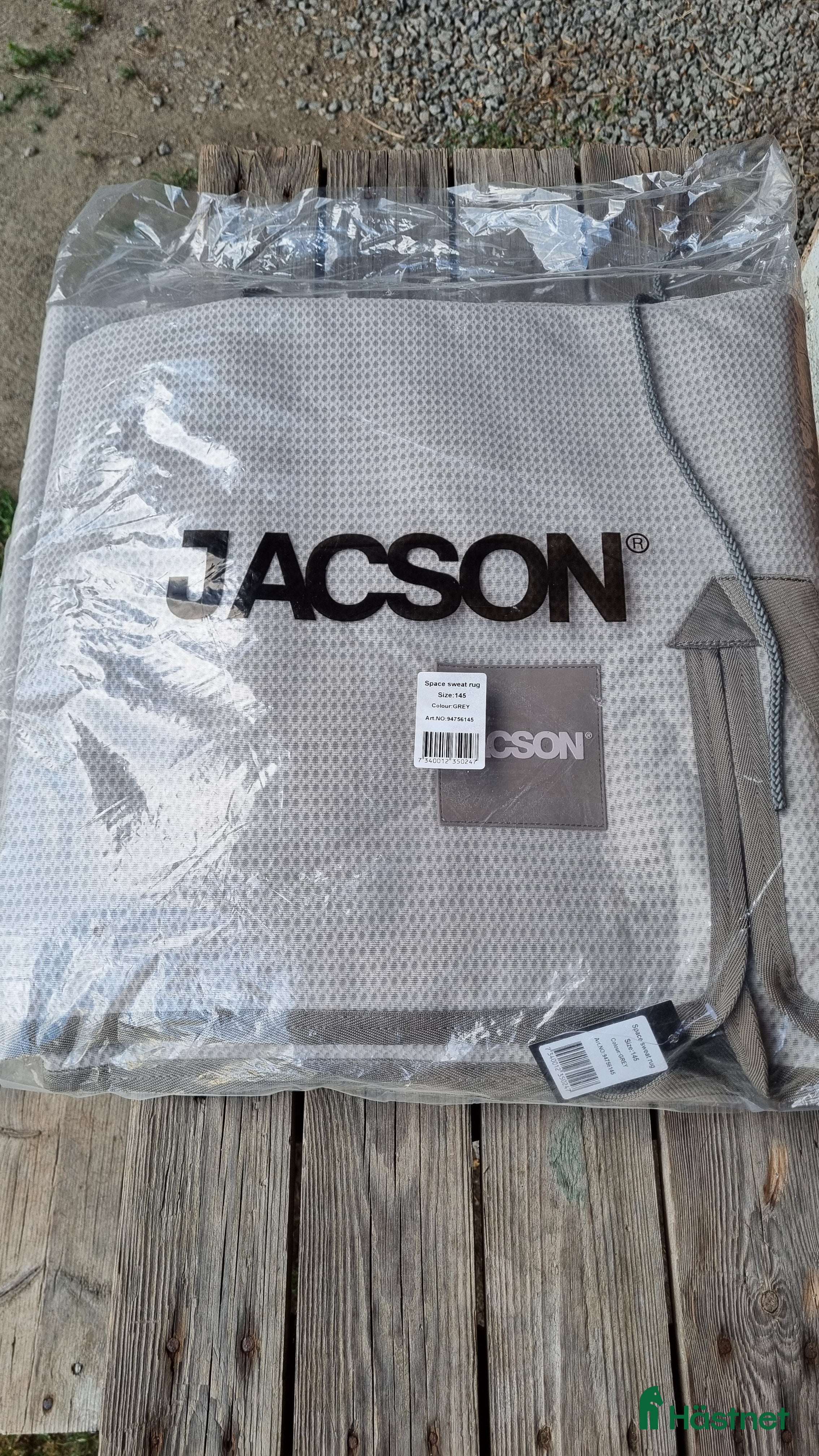 Täcken hästutrustning till salu: Helt nytt svettäcke! i Härryda - Annons 21