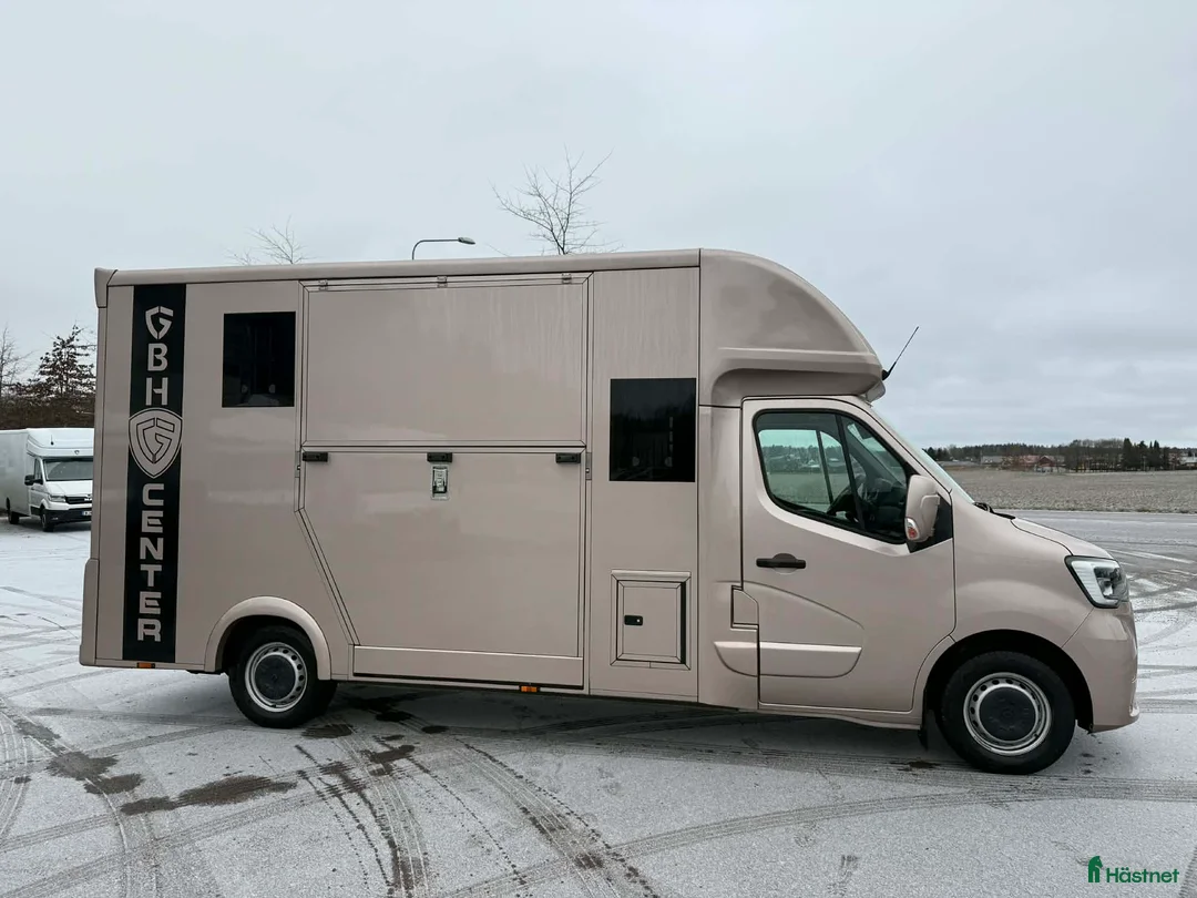 Hästlastbilar  fordon & transport till salu: HÄSTLASTBIL NORDIC HORSE 5 STUTERI *HÖG LASTVIKT* i Köping - Annons 2