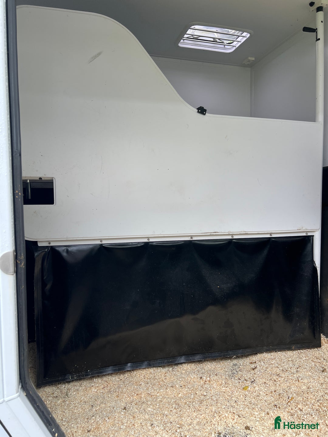 Hästlastbilar  fordon & transport till salu: Tvåhästars hästlastbil b-kort -22 momsad i Olofström - Annons 4