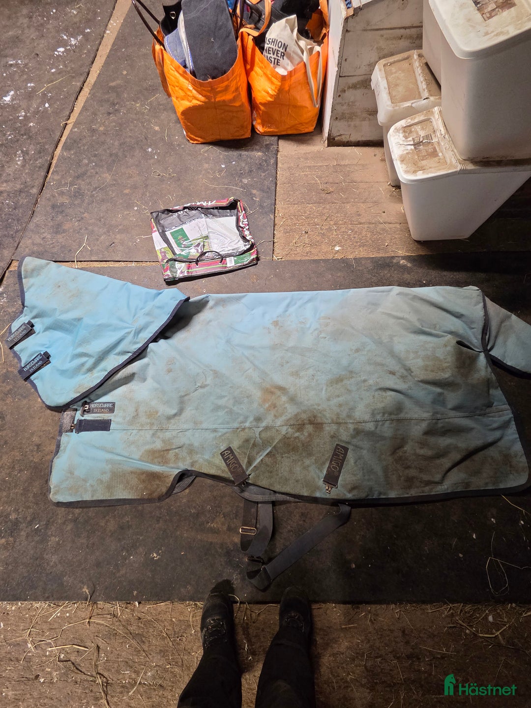 Täcken hästutrustning till salu: Amigo hero 100g i Hortlax - Annons 1