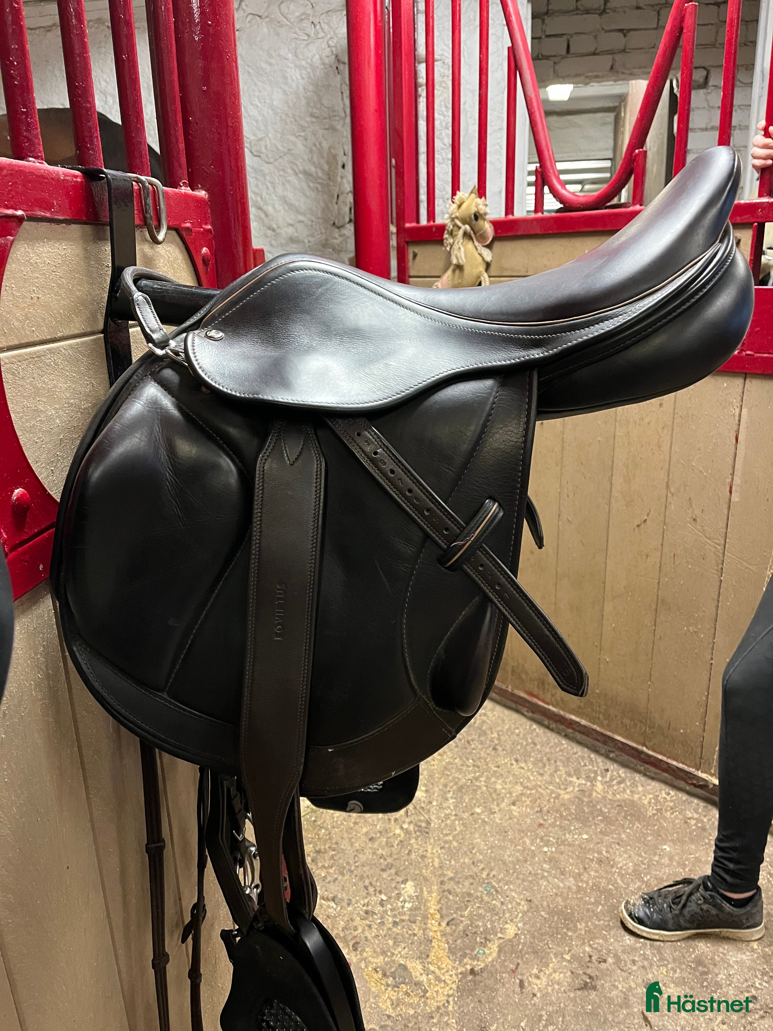 Sadlar hästutrustning till salu: Walsall R Integra 17 M brun i Spånga - Annons 20