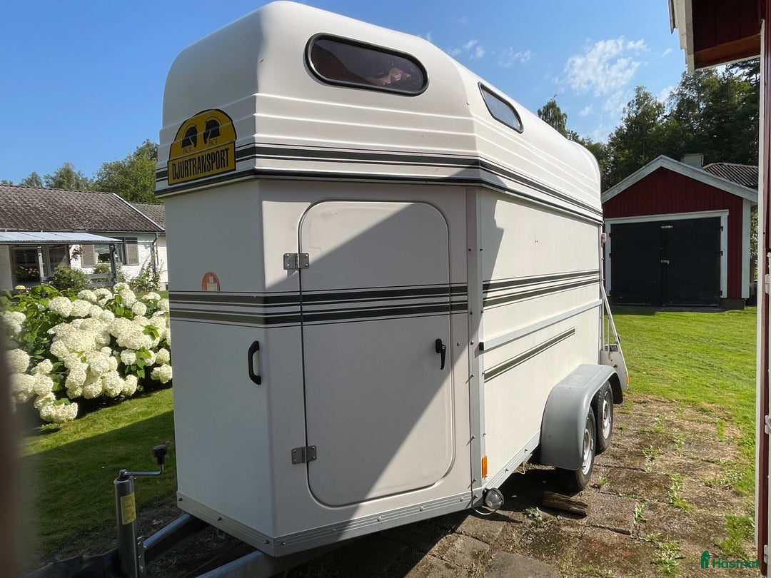 Hästtransporter  fordon & transport till salu: Välutrustad Boj Bravo 220 SEH i Hyltebruk - Annons 1