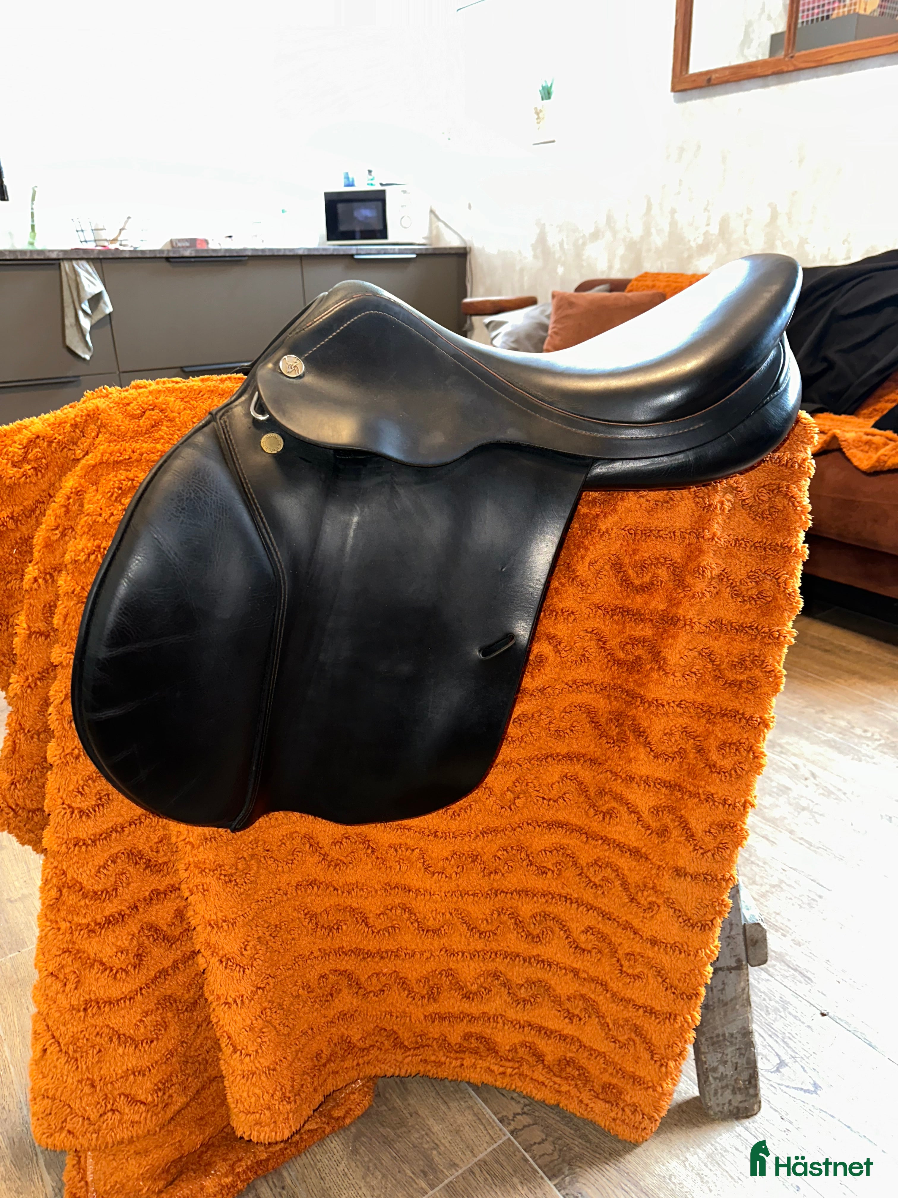 Sadlar hästutrustning till salu: Prestige i Hova - Annons 1