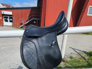Sadlar hästutrustning till salu: Jensen Bendor allround mot dressyr i Lund - Annons 3