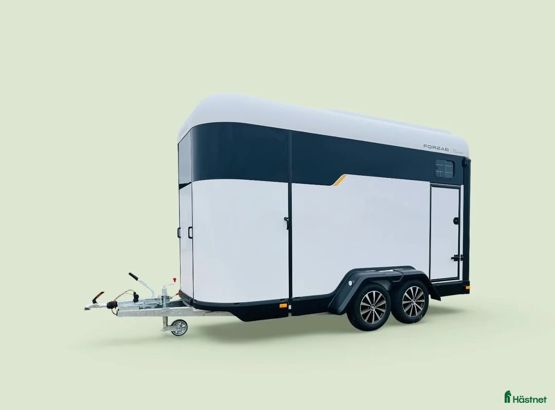 Hästtransporter  fordon & transport till salu: Forzab EQ3R Stuteri Finns i lager  i Klippan - Annons 2