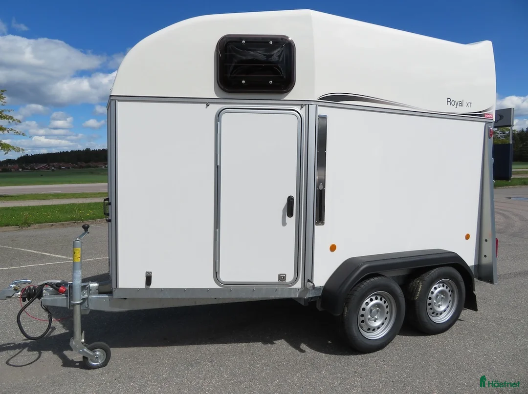Hästtransporter  fordon & transport till salu: ROYAL XT HÄSTTRANSPORT - Annons 2