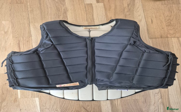 Säkerhetsvästar ryttarutrustning till salu: Racesafe säkerhetsväst  i Nyköping - Annons 2