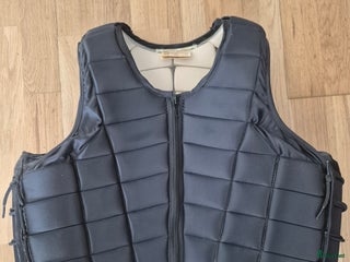 Säkerhetsvästar ryttarutrustning till salu: Racesafe säkerhetsväst i Nyköping - Annons 14