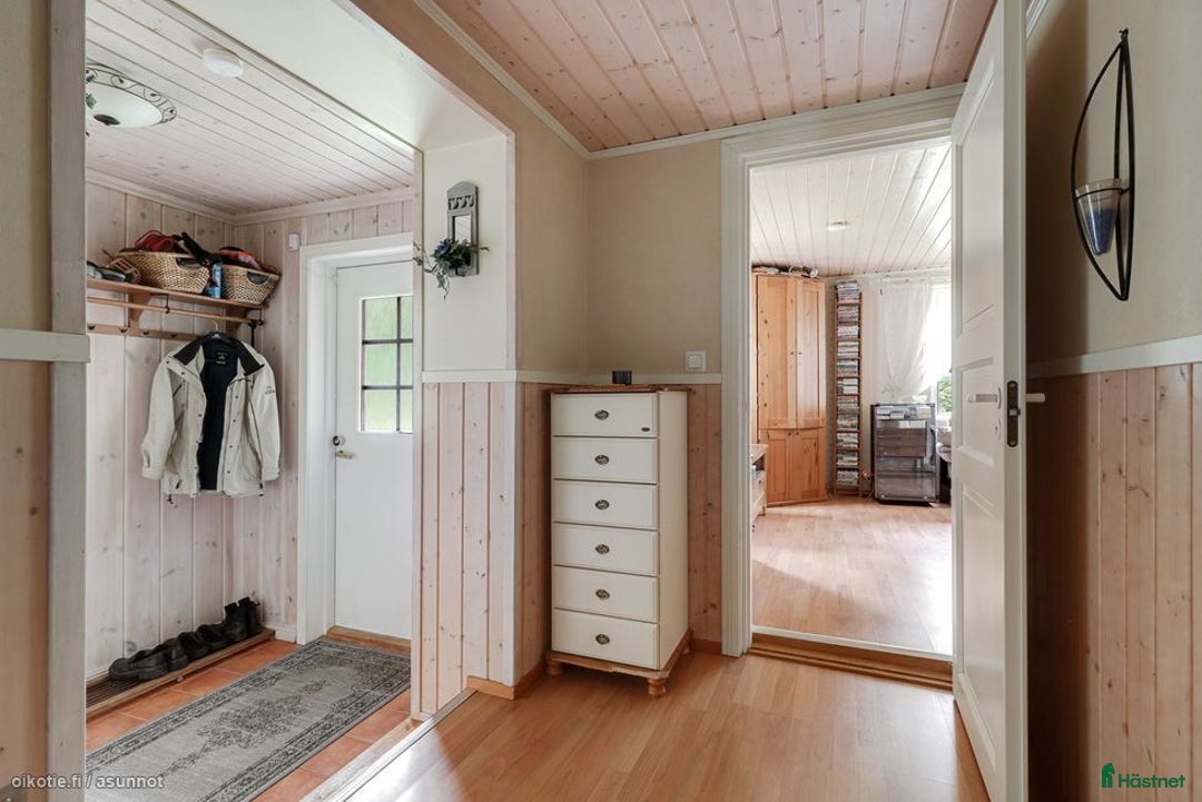  hästgårdar till salu: Charmigt timmerhus från 1800-talet med stall i Söderkulla - Annons 10