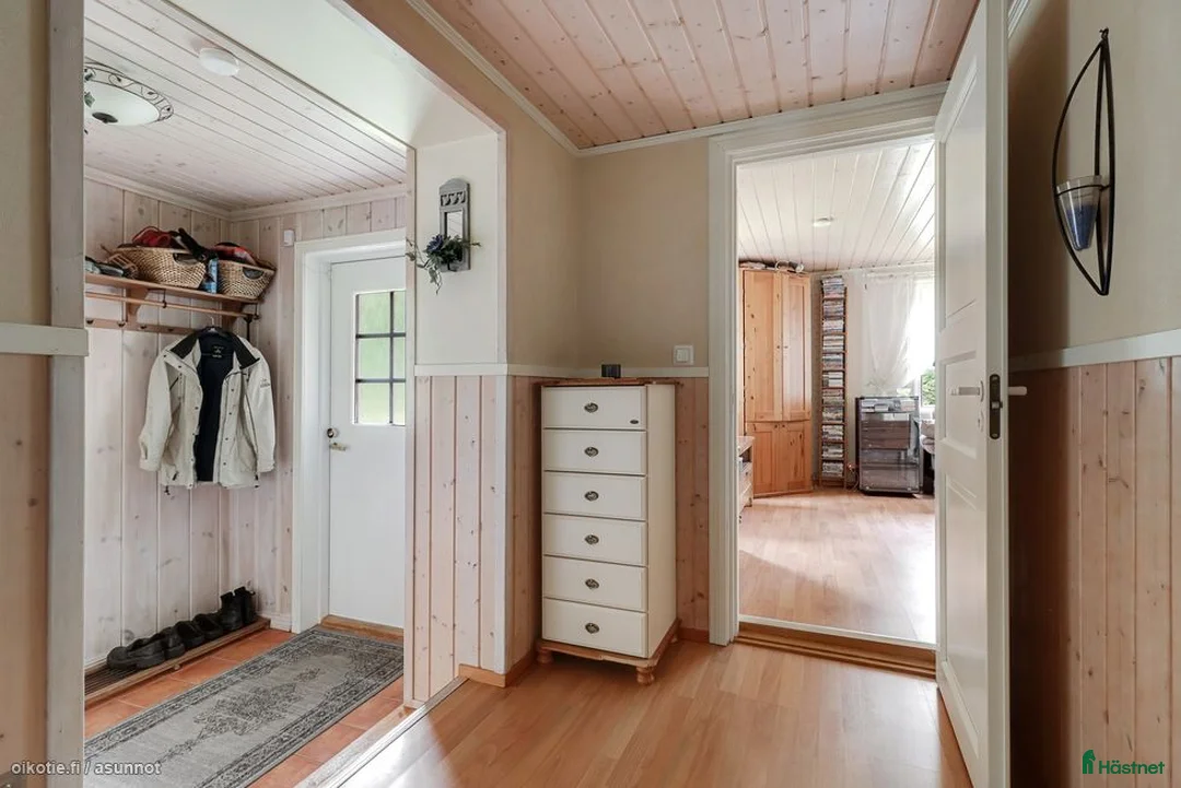  hästgårdar till salu: Charmigt timmerhus från 1800-talet med stall i Söderkulla - Annons 10