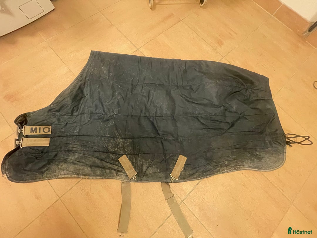 Täcken hästutrustning till salu: Innetäcke i Tyresö - Annons 1