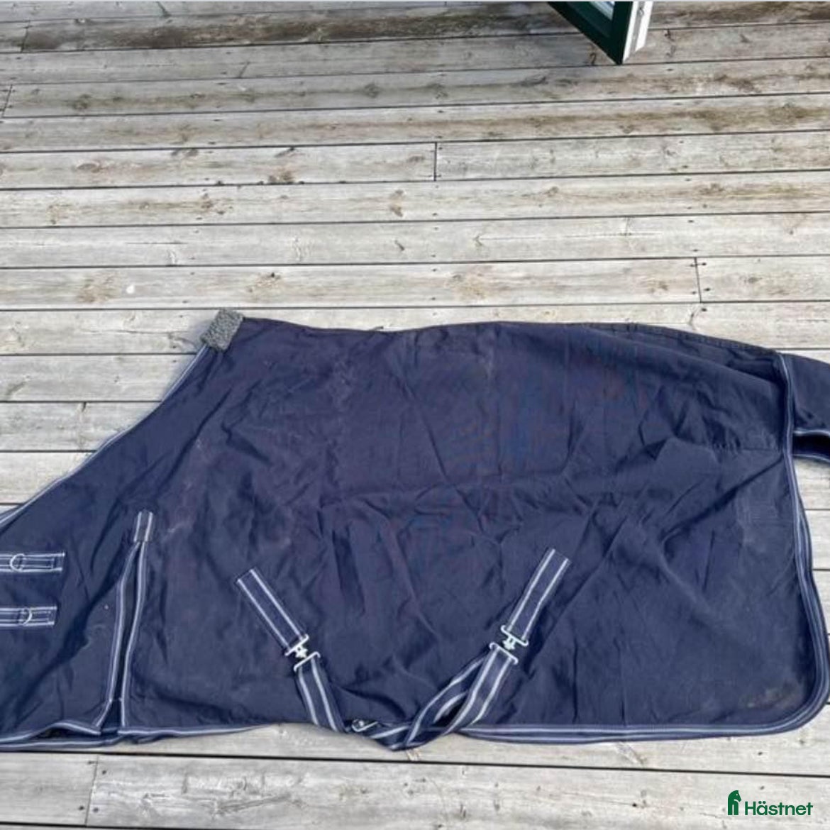 Täcken hästutrustning till salu: Oanvänt stalltäcke i Saltsjöbaden - Annons 1