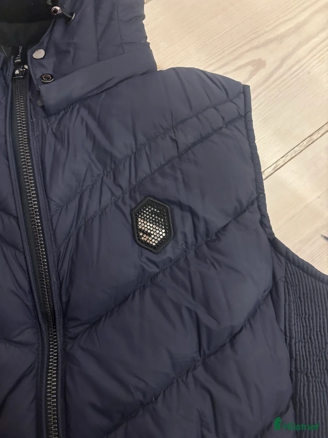 Jackor & Kavajer ryttarutrustning till salu: Dunväst från Samshield  i Vreta Kloster - Annons 3