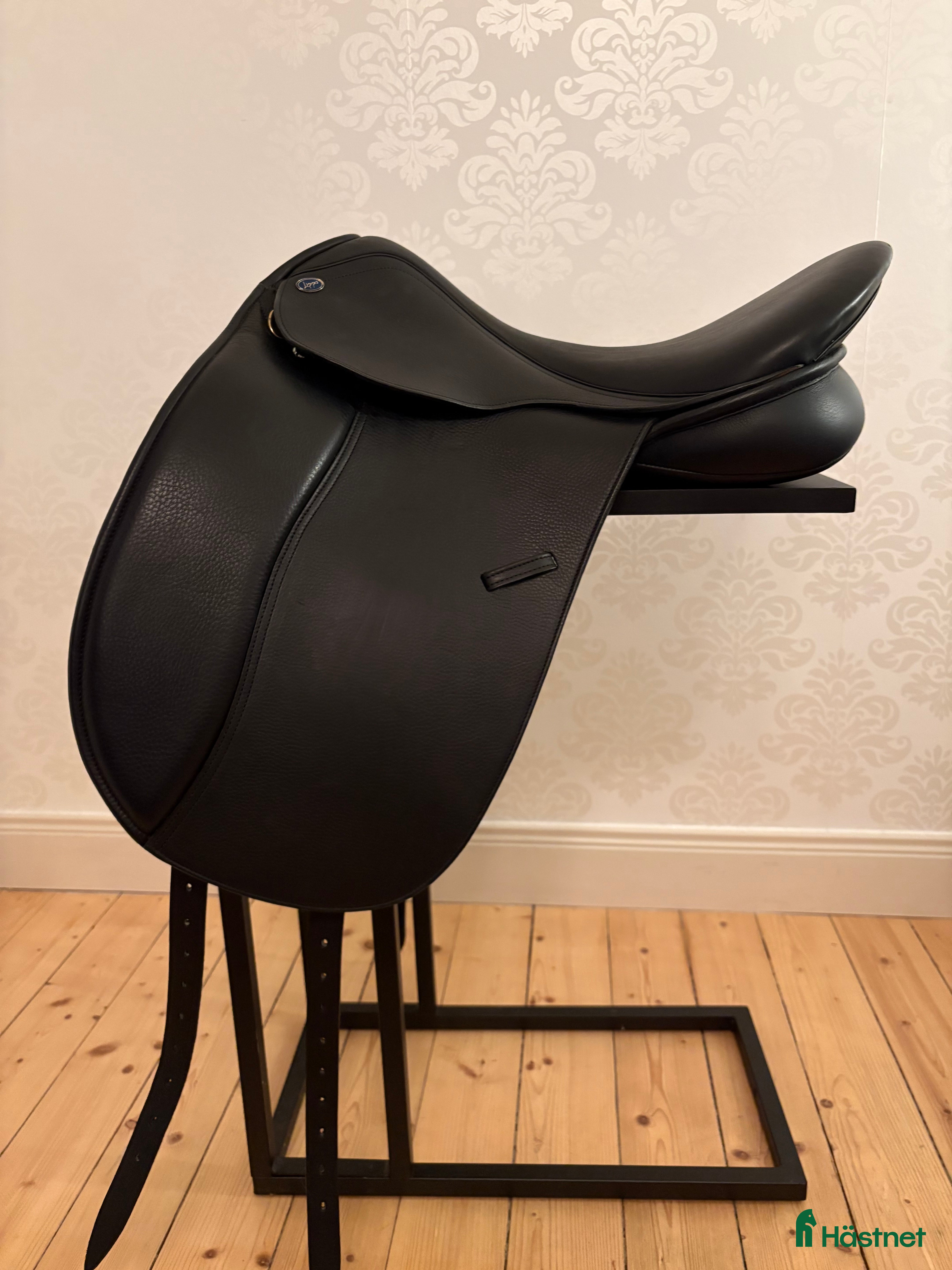 Sadlar hästutrustning Lippo Vanessa 17,5” i Ludvika - Annons 1